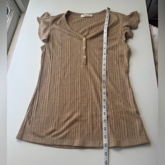 Doe and Rae Ribbed Knit Button Front Top - Picture 3 of 6
